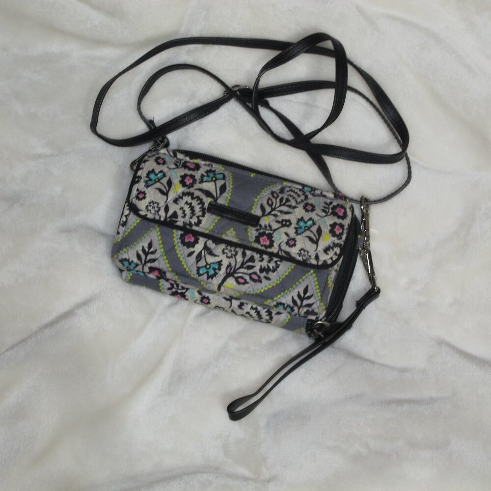 Vera Bradley RFID All-in-one Crossbody/wristlet*EUC*Heritage Leaf